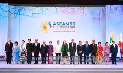 Prime Minister Nguyen Xuan Phuc participates in 30th ASEAN Summit - ảnh 1